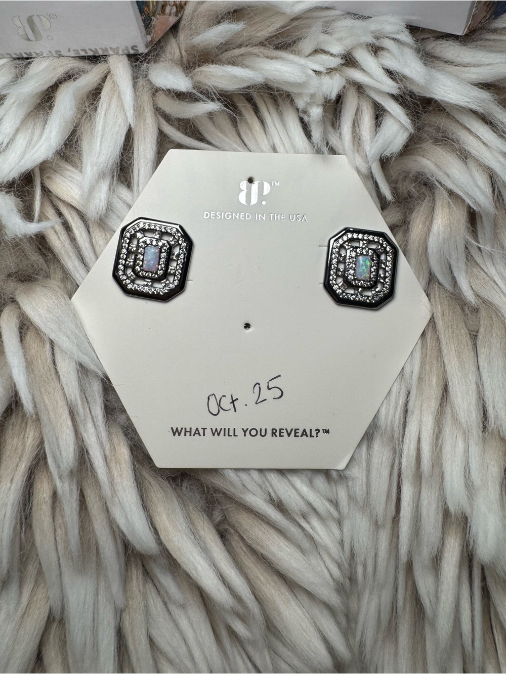 October studs - Picture 2 of 5